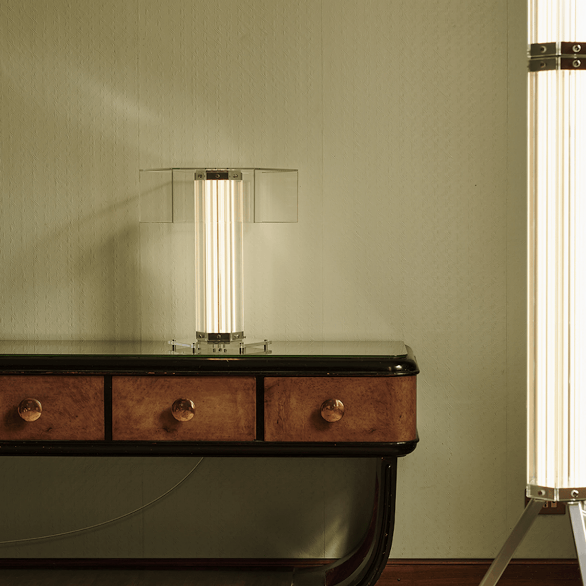 Bordlampe med sekskantet glas