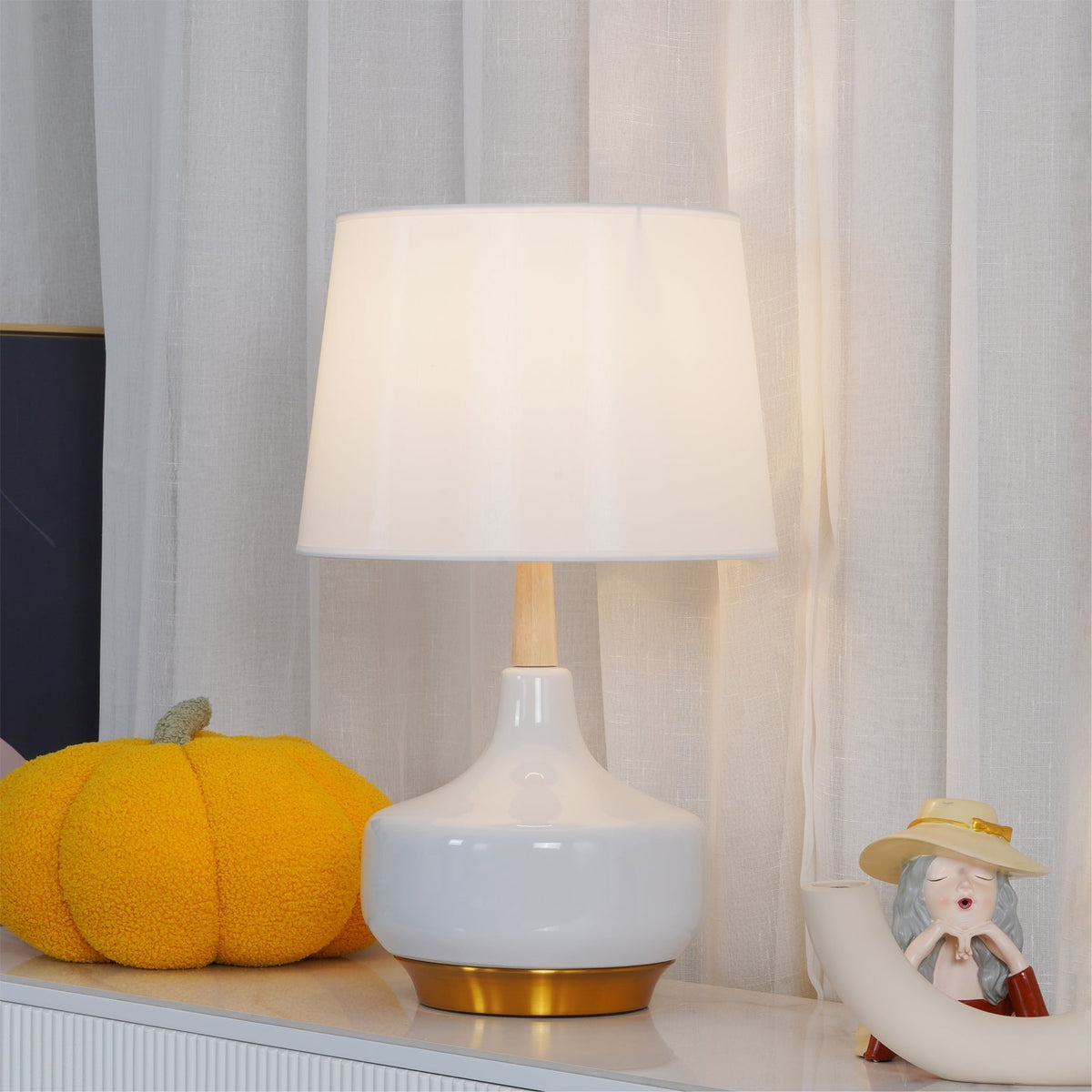 Minimalistisk bordlampe i resin Lennon