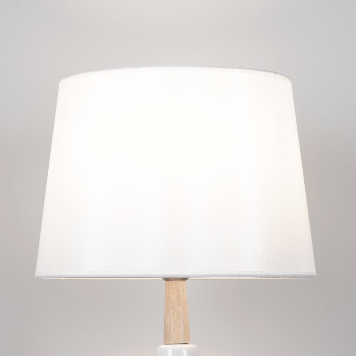 Lennon minimalistisk bordslampa i resin
