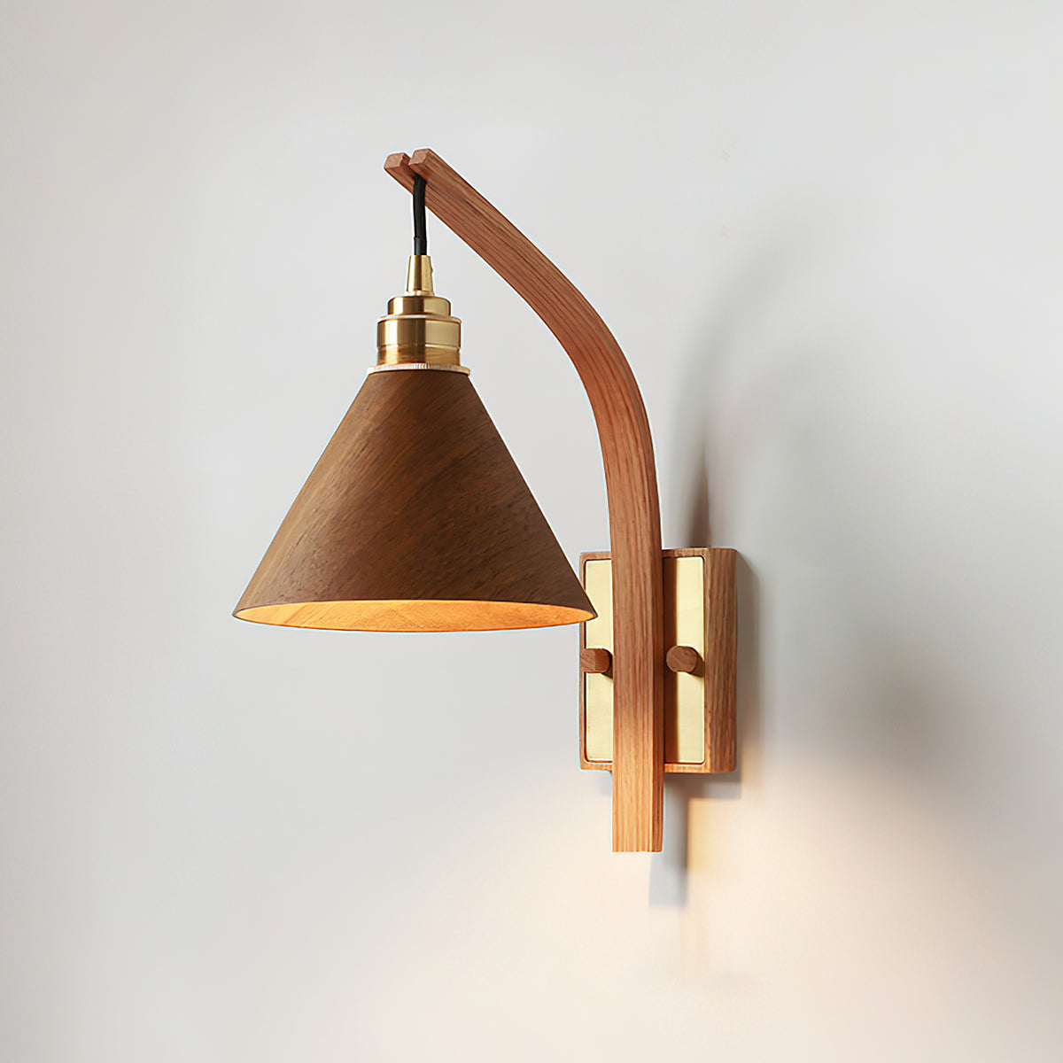 Cirisiella bågformad vägglampa