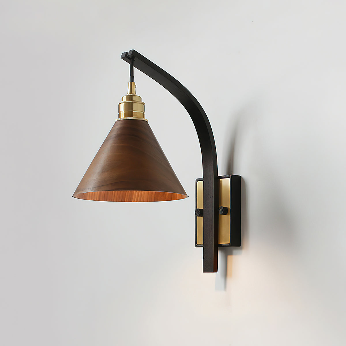 Cirisiella bågformad vägglampa