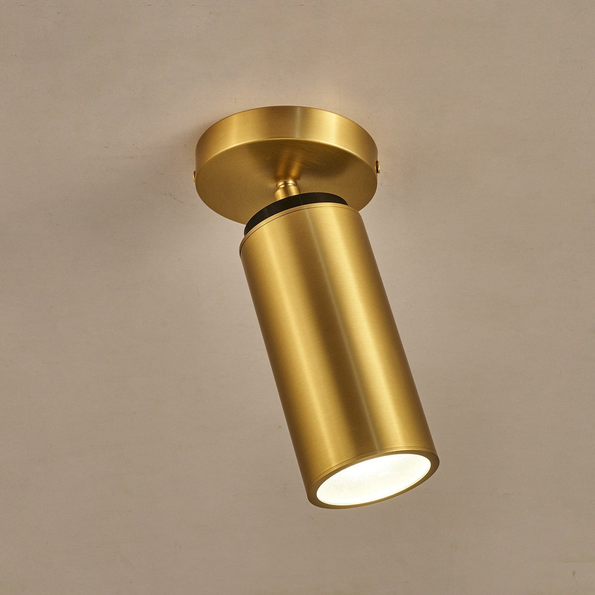 Candeeiro de teto com foco em latão, moderno minimalista Syloran