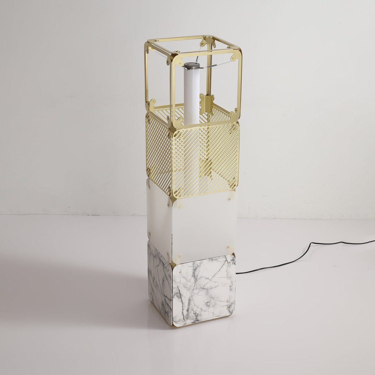 LuxeGrid industriel gulvlampe i messing