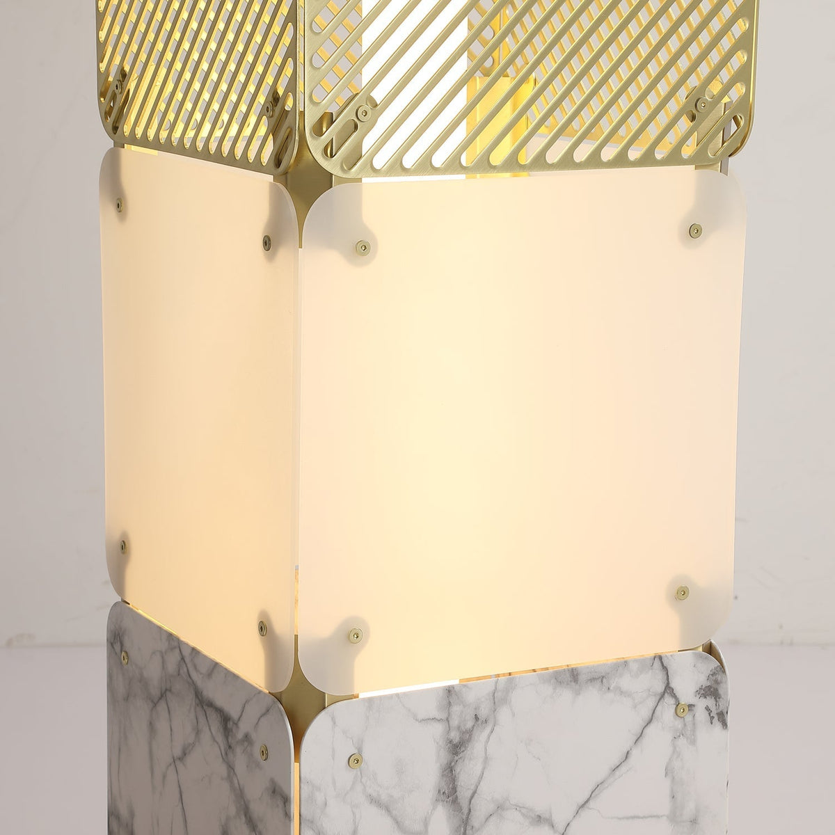 LuxeGrid industriel gulvlampe i messing