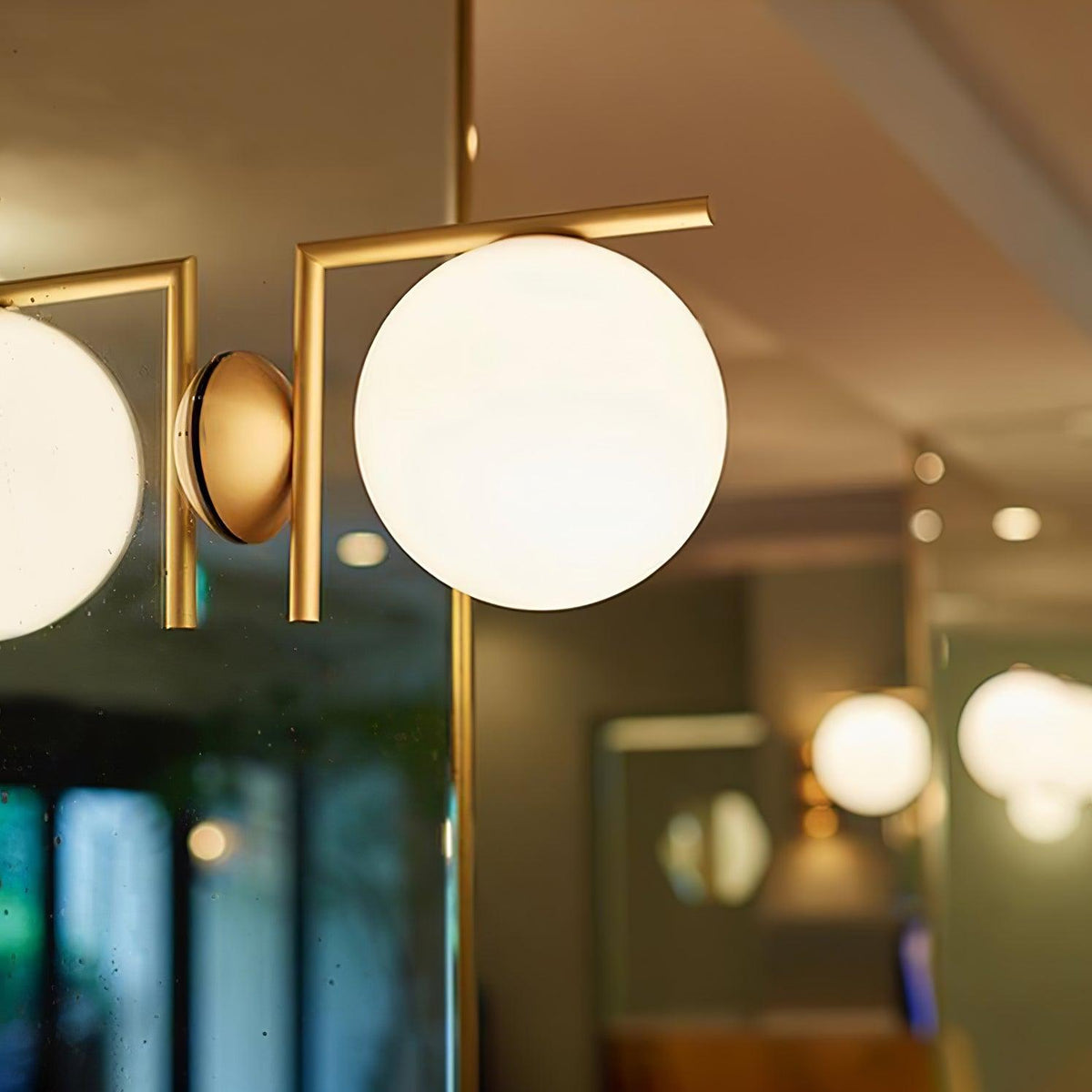 Joanna moderne minimalistisk væglampe i opalblæst glas