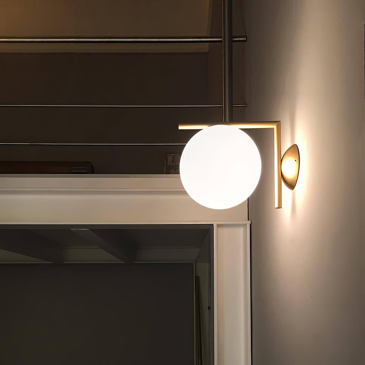 Joanna moderne minimalistisk væglampe i opalblæst glas