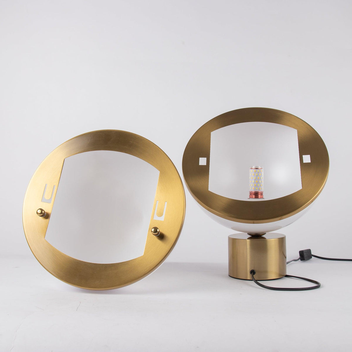 Candeeiro de mesa futurista Solaria