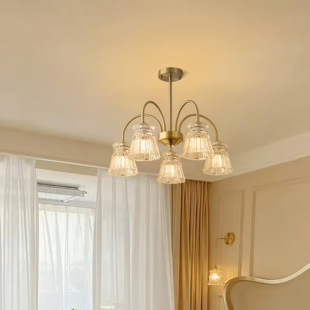 Rostor lysekrone i krystalglas, guld, mid-century