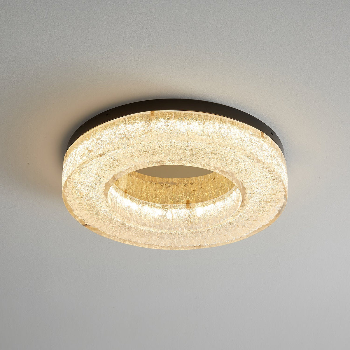Dovira cirkelformad taklampa i harts med iskrackelerad design