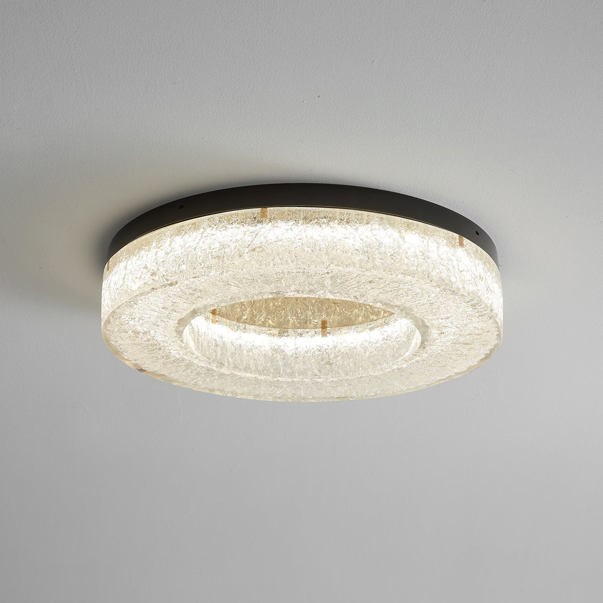 Dovira cirkelformad taklampa i harts med iskrackelerad design