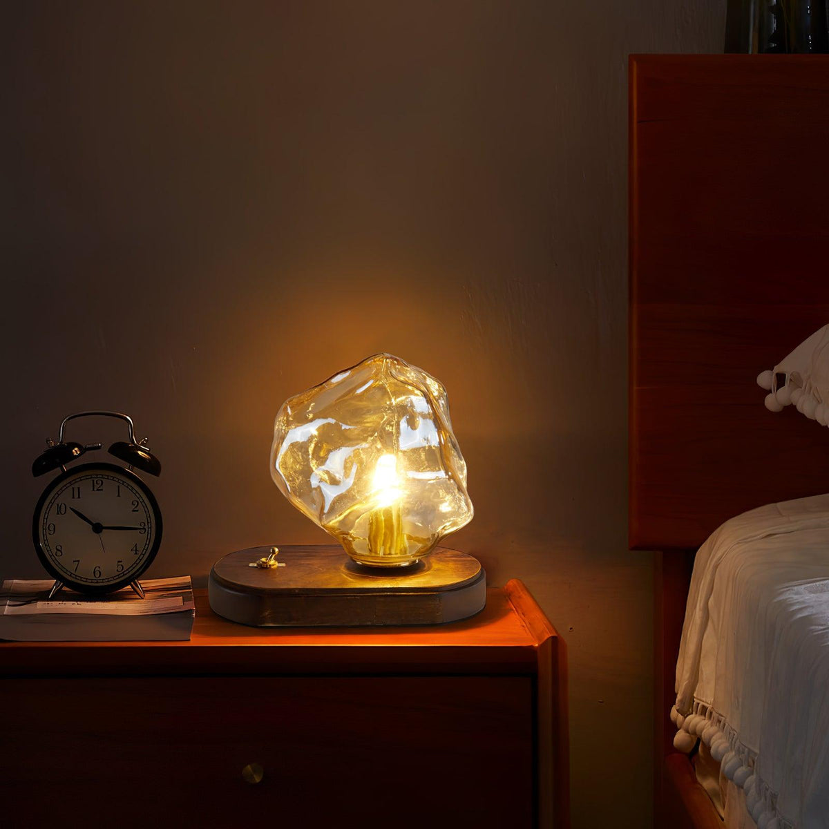 Maris konstnärlig bordslampa i trä