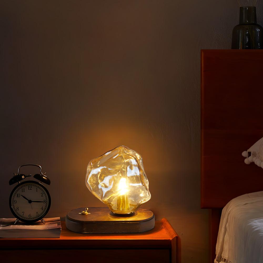 Maris kunstnerisk træbordlampe