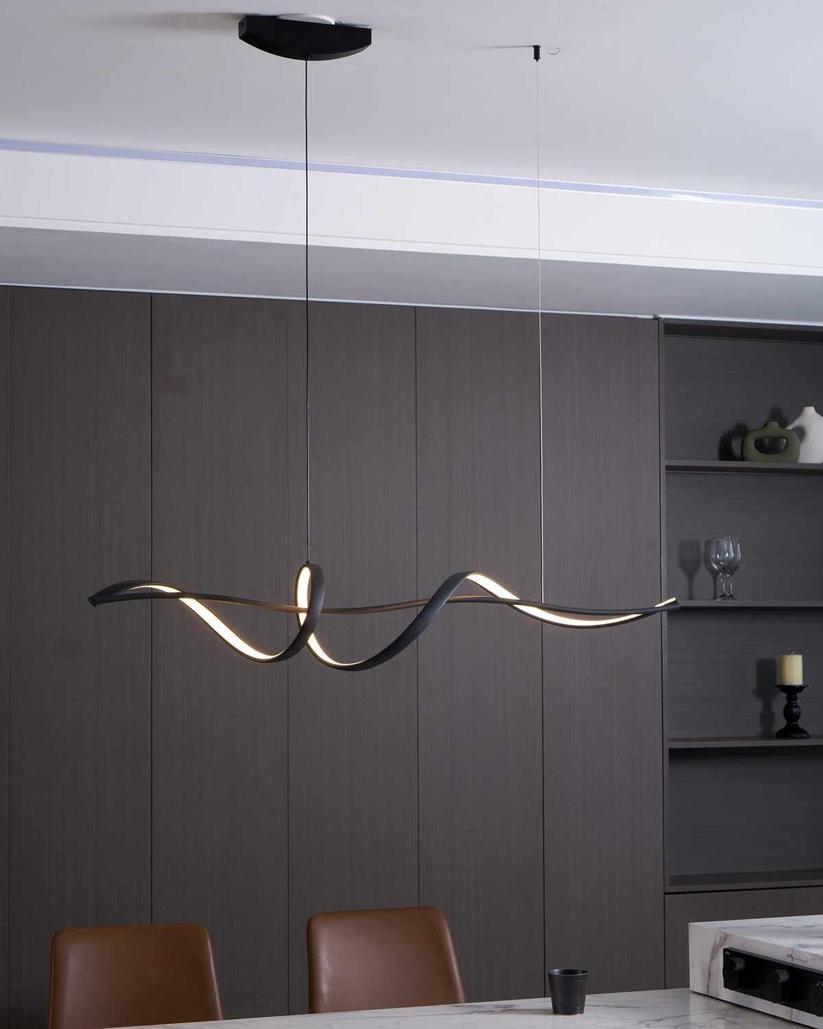Candeeiro suspenso LED preto ondulado moderno Calelina