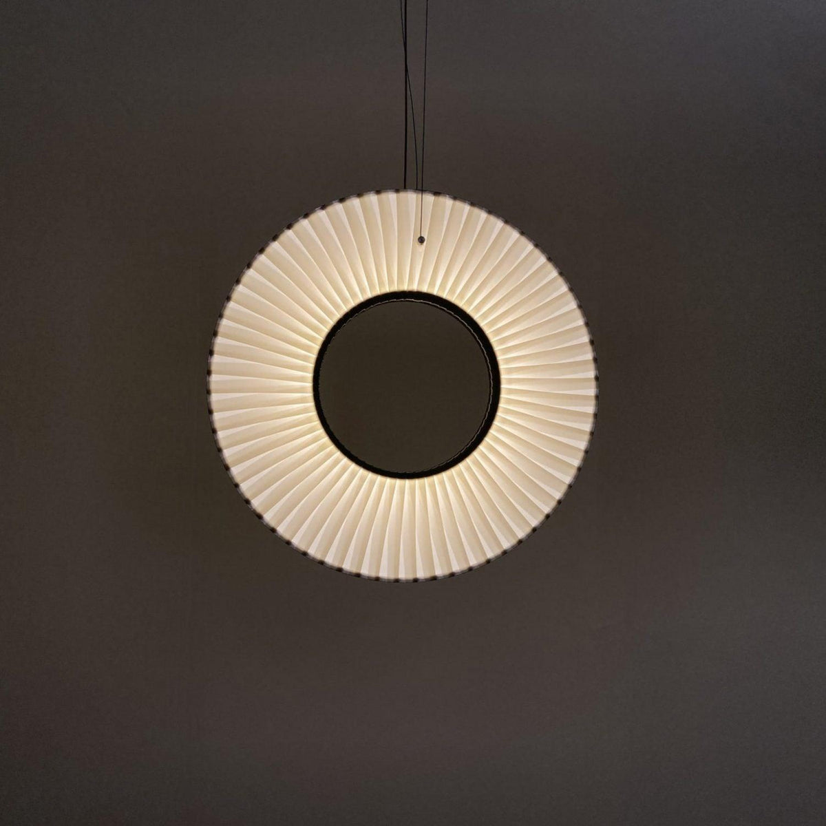 Lumira klassisk hvid stofpendel