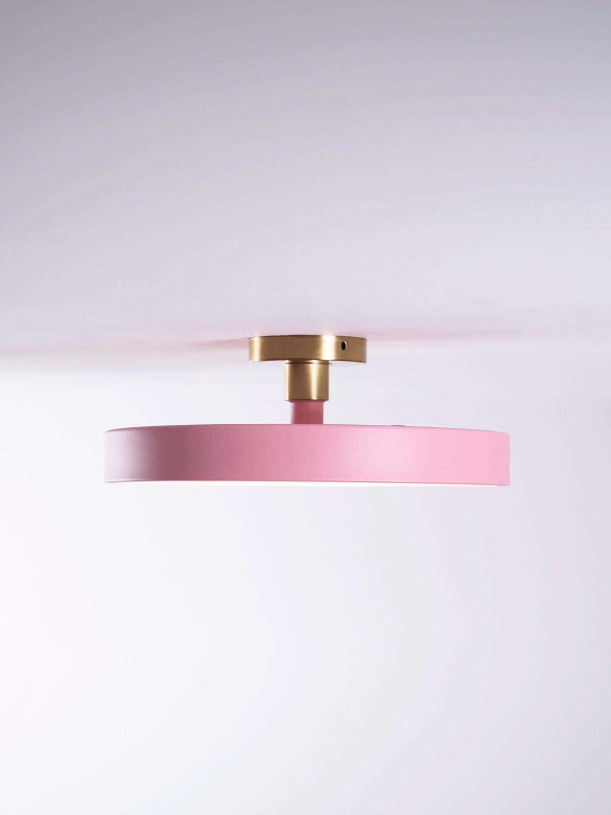 Aureiella moderne loftlampe, plan montering, sort og guld