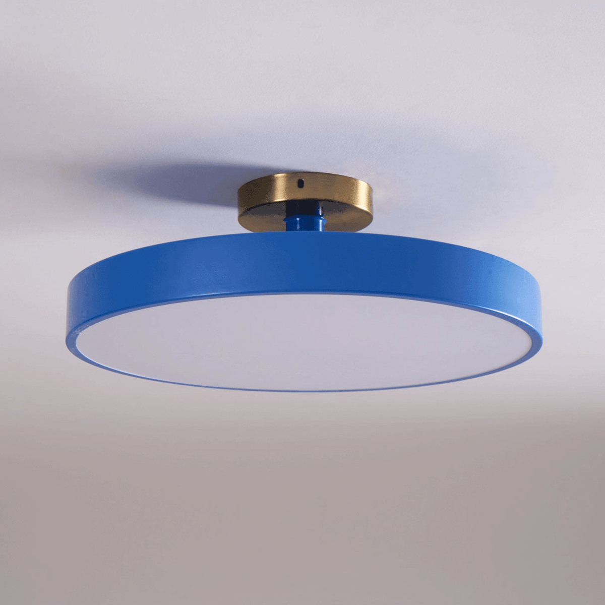 Aureiella moderne loftlampe, plan montering, sort og guld