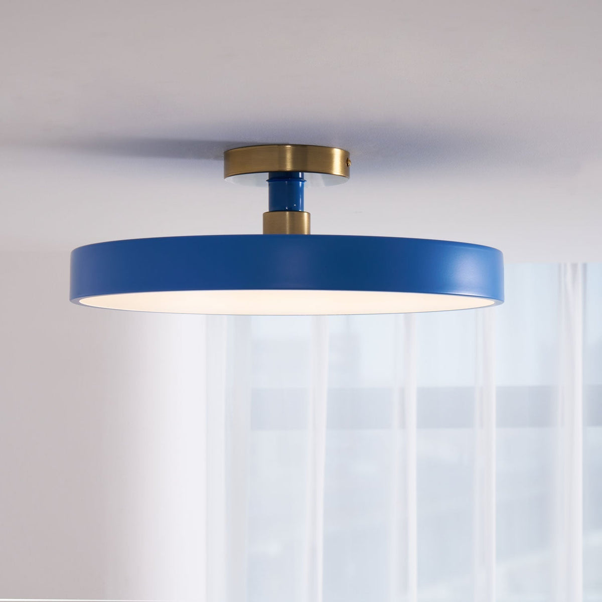 Aureiella moderne loftlampe, plan montering, sort og guld