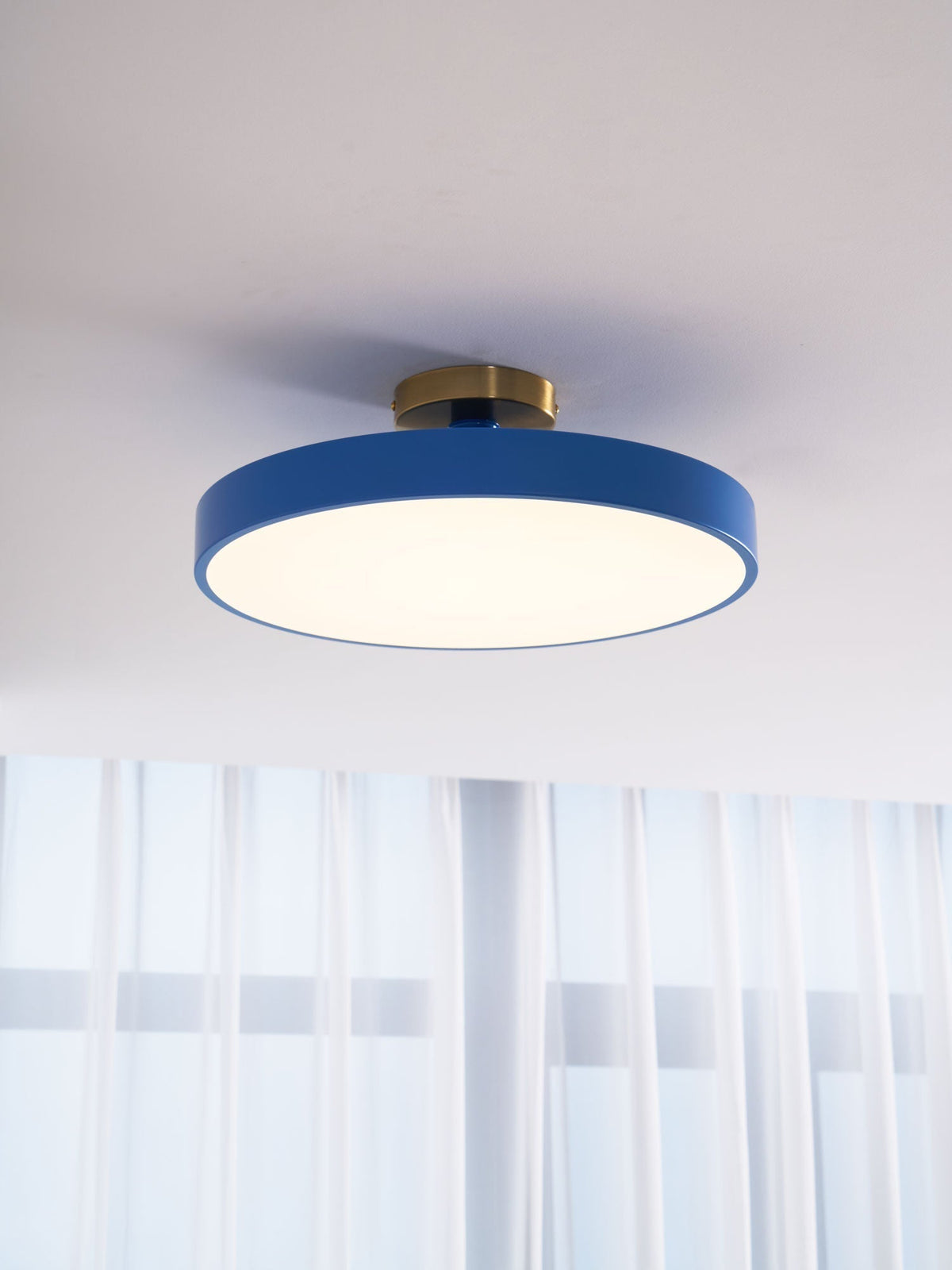 Aureiella moderne loftlampe, plan montering, sort og guld