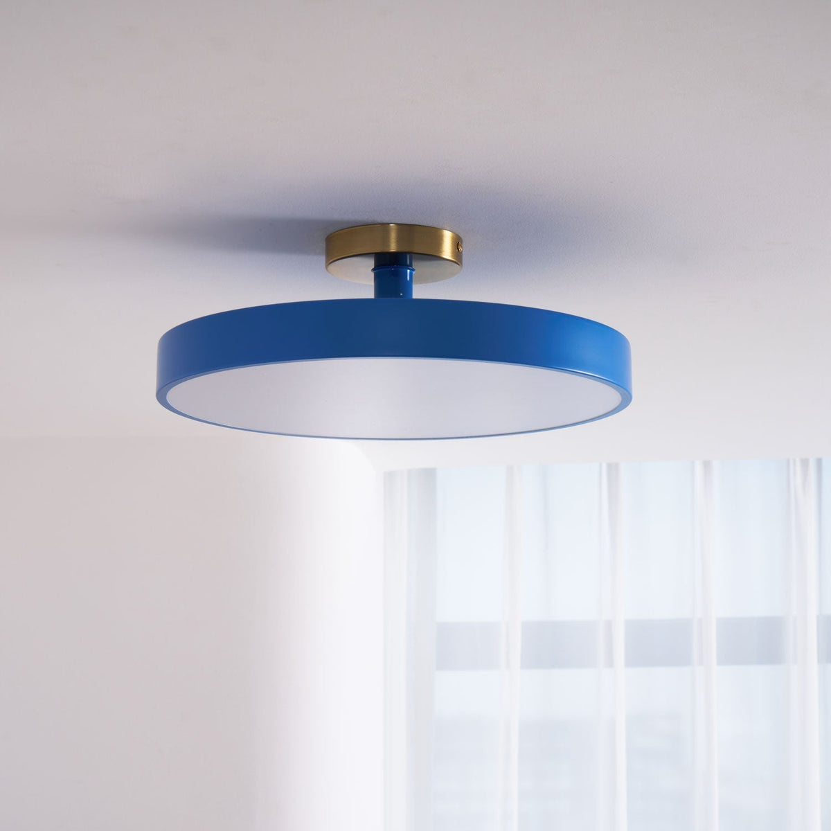 Aureiella moderne loftlampe, plan montering, sort og guld