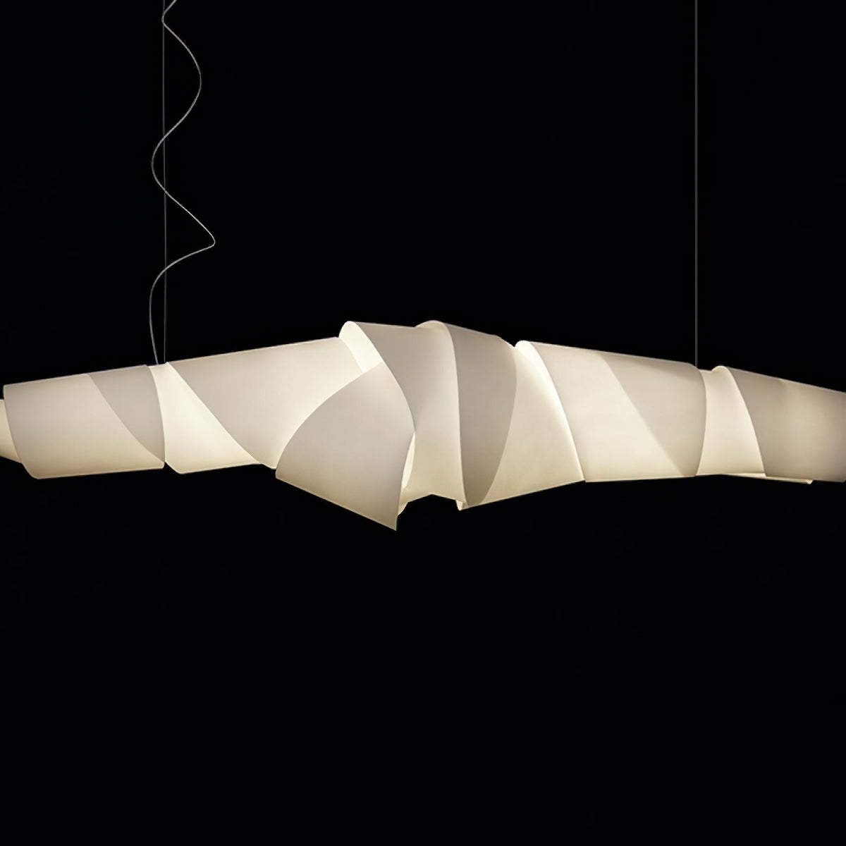 Leikkisä PVC-kattokruunu Ribbon