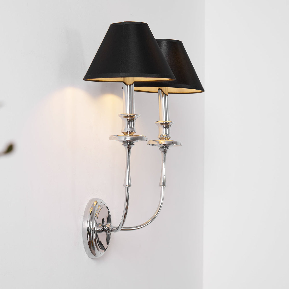 Vägglampa Viraarine