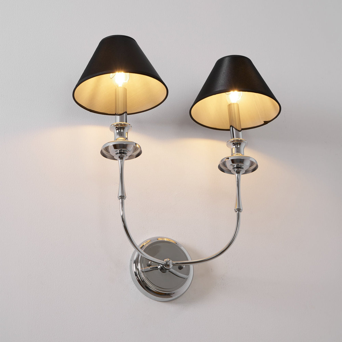 Vägglampa Viraarine