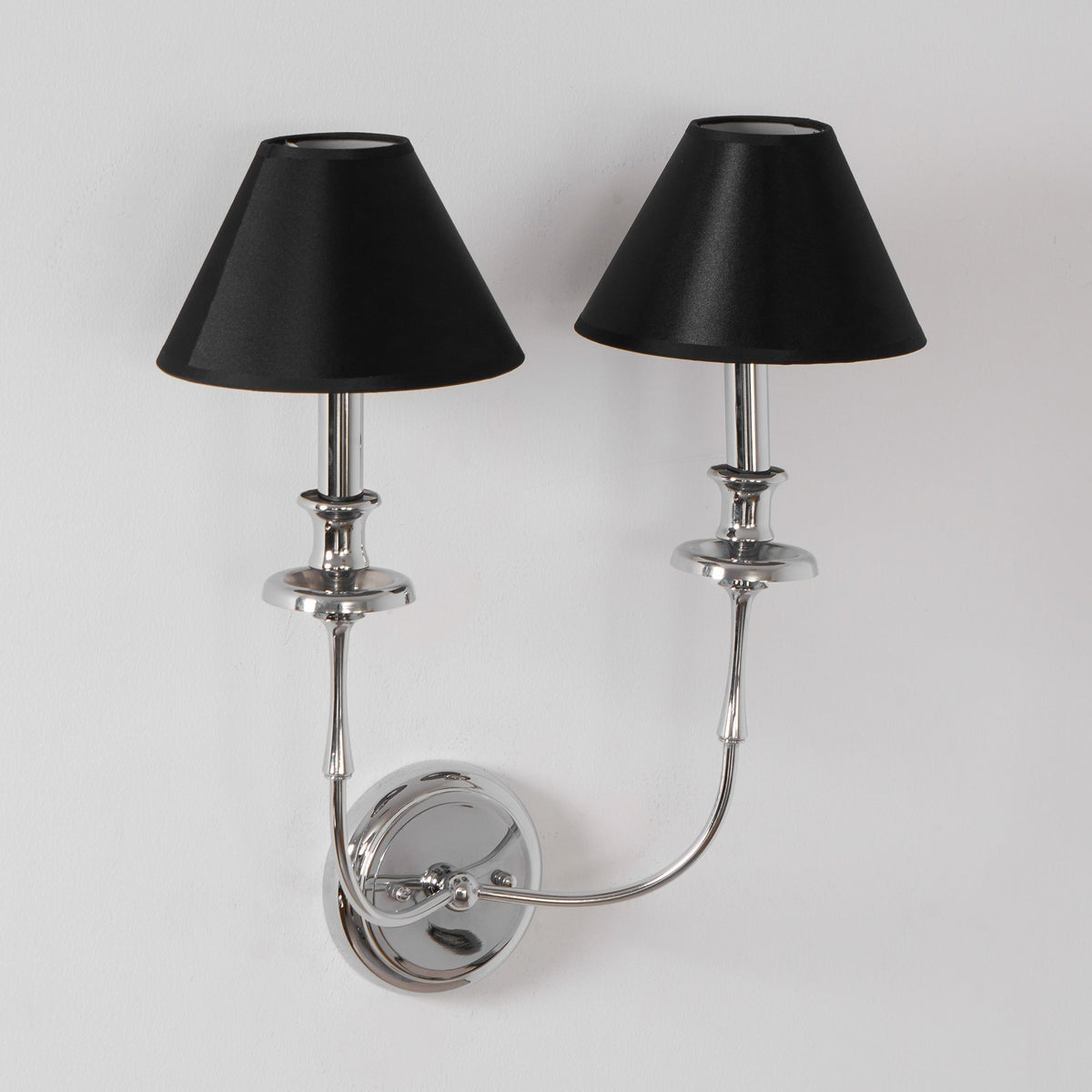 Vägglampa Viraarine