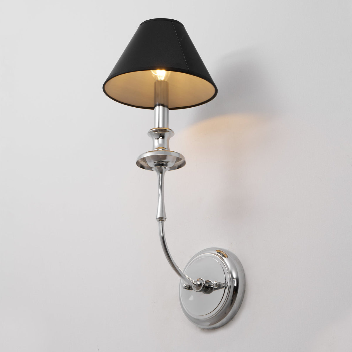 Vägglampa Viraarine