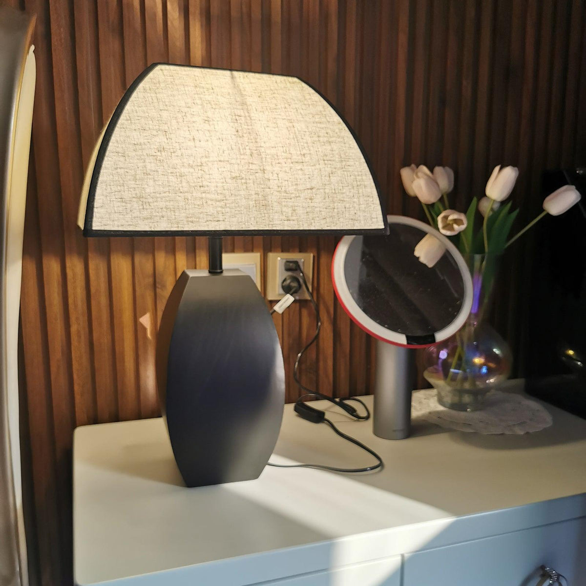 Alux minimalistisk bordslampa i tyg