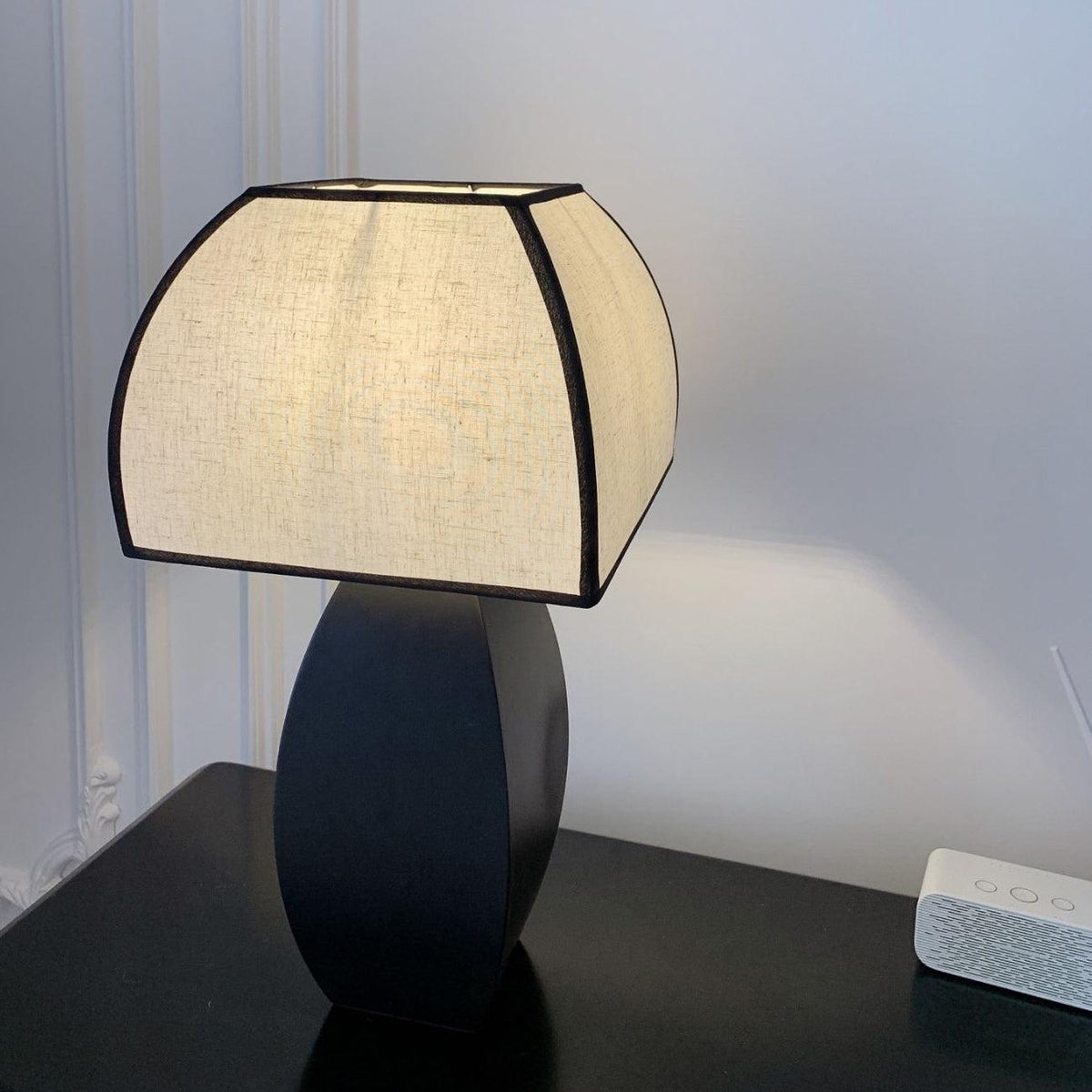 Alux minimalistisk bordslampa i tyg