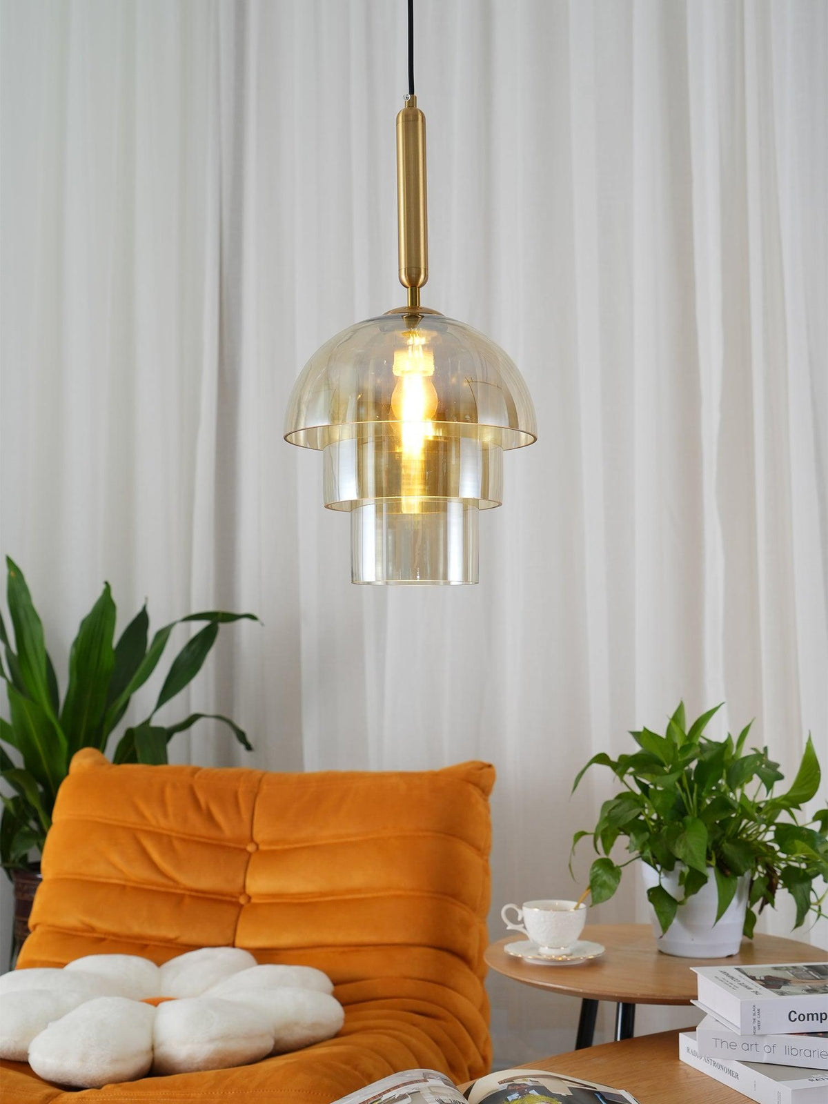 Renley pendellampa med konjakfärgad glaskupa och mässing, mid-century