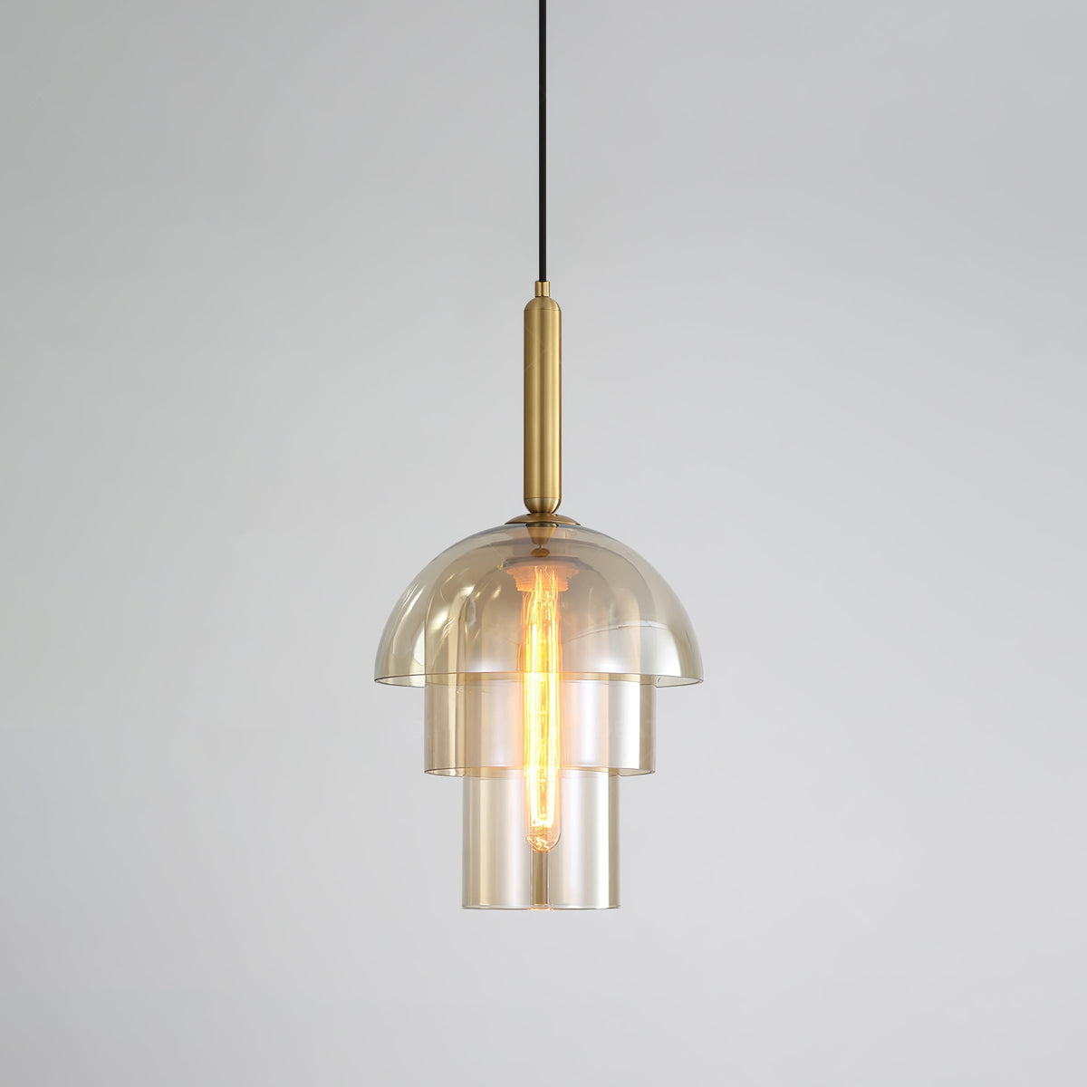 Renley pendellampa med konjakfärgad glaskupa och mässing, mid-century