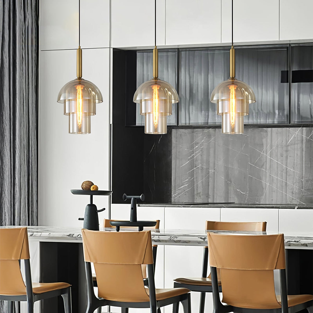 Renley pendellampa med konjakfärgad glaskupa och mässing, mid-century