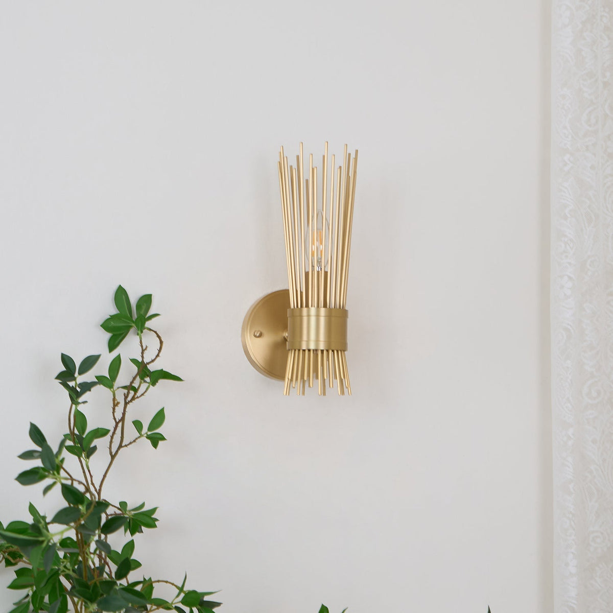 Aplique de parede Thresher pós-moderno de luxo em latão com candelabro