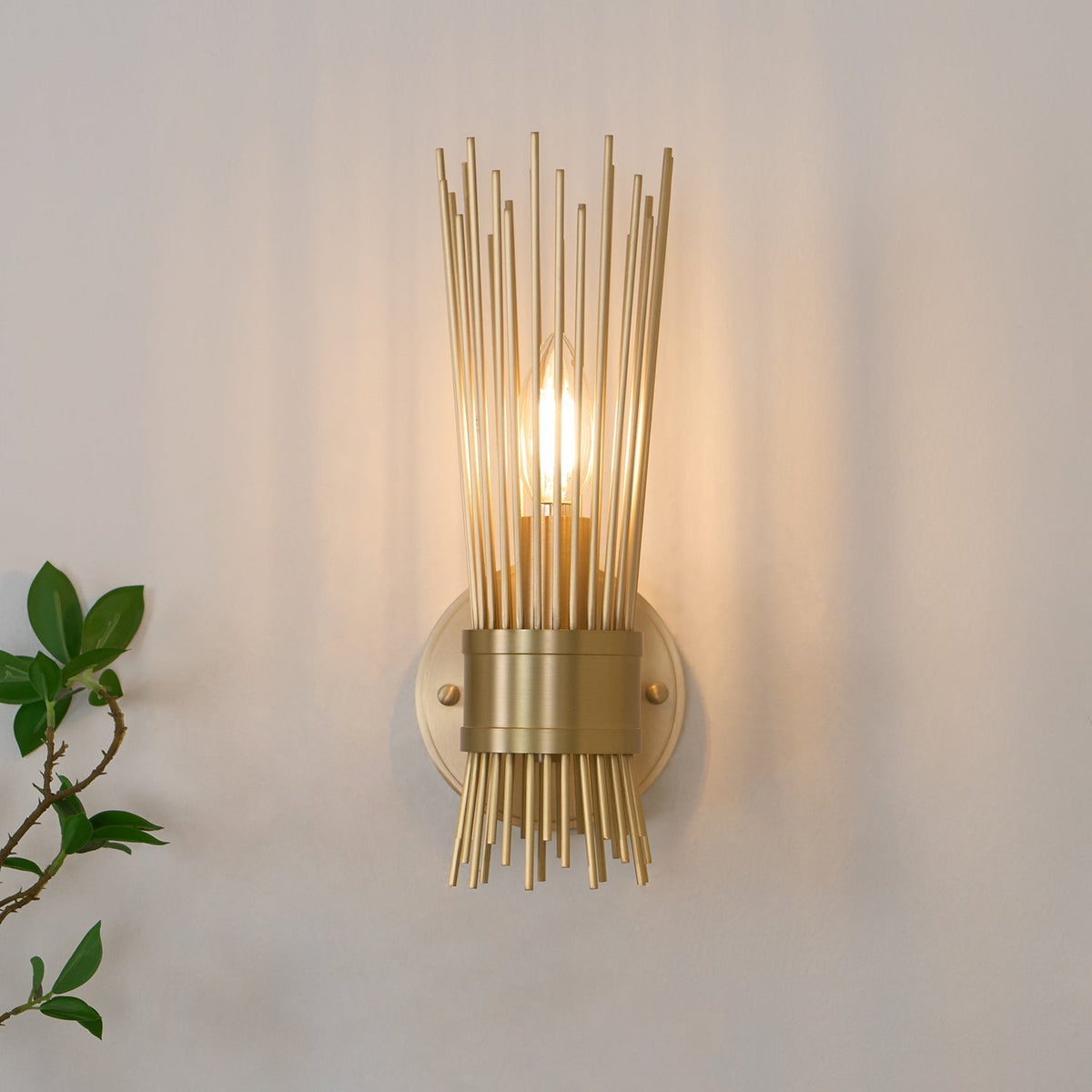 Aplique de parede Thresher pós-moderno de luxo em latão com candelabro