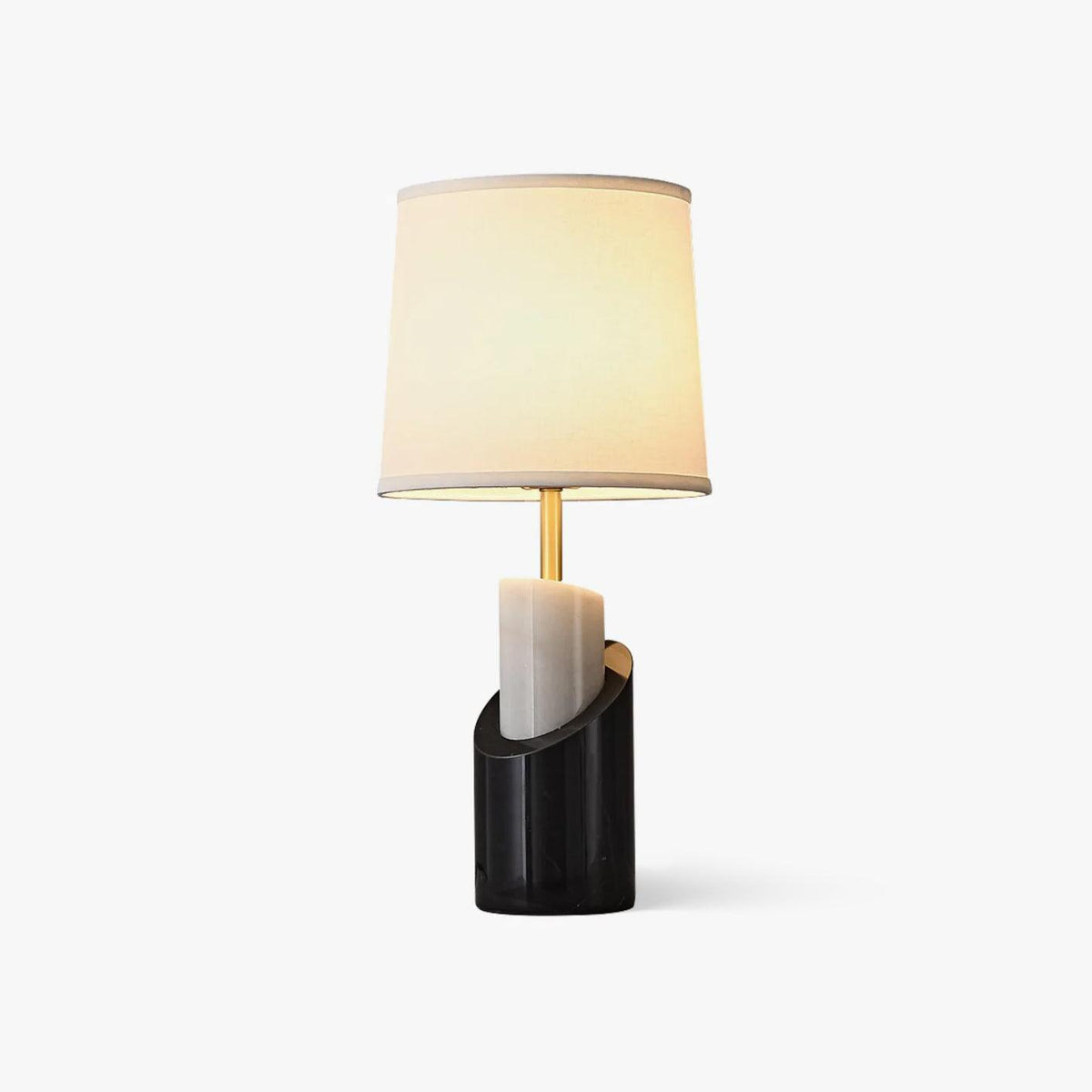 Candeeiro de mesa contemporâneo Crest em latão