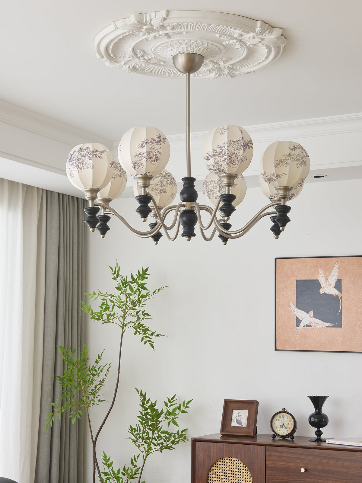 Osilan traditionell elegant vintagekrona i trä