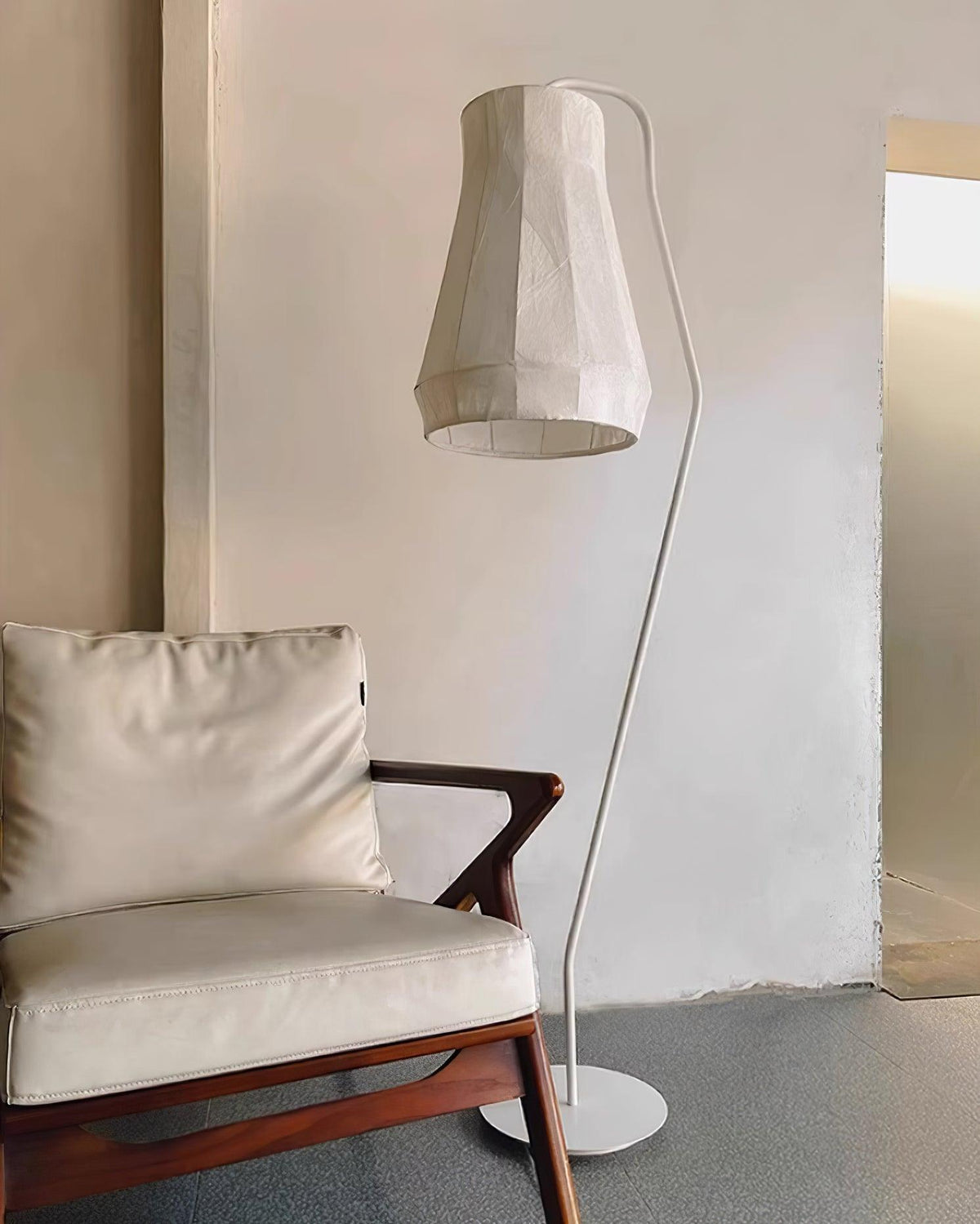 Minimalistisk golvlampa i tyg från Otheir