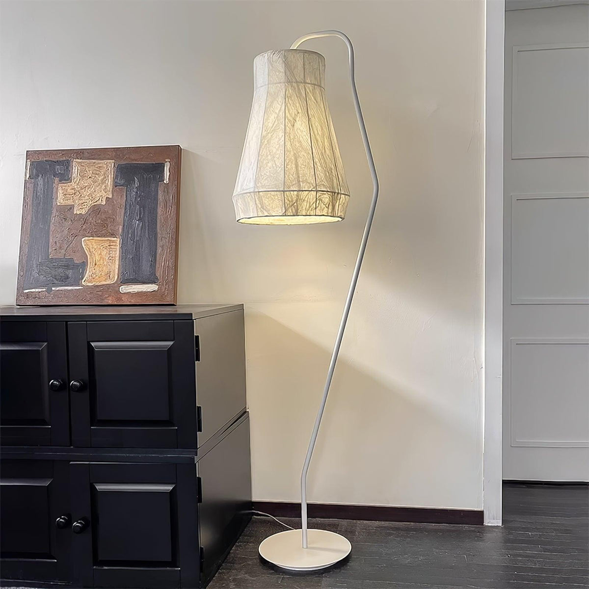 Minimalistisk golvlampa i tyg från Otheir
