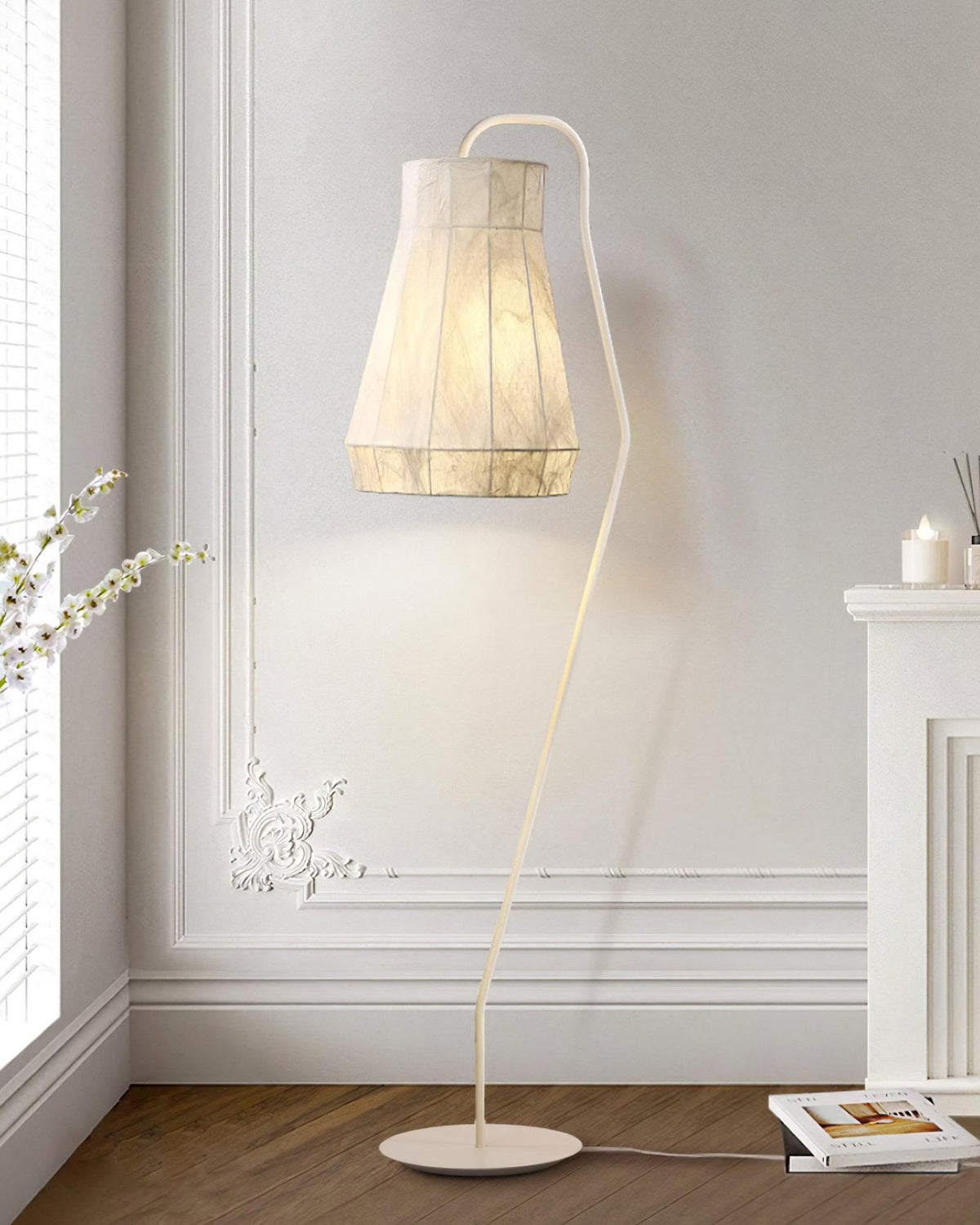 Minimalistisk golvlampa i tyg från Otheir