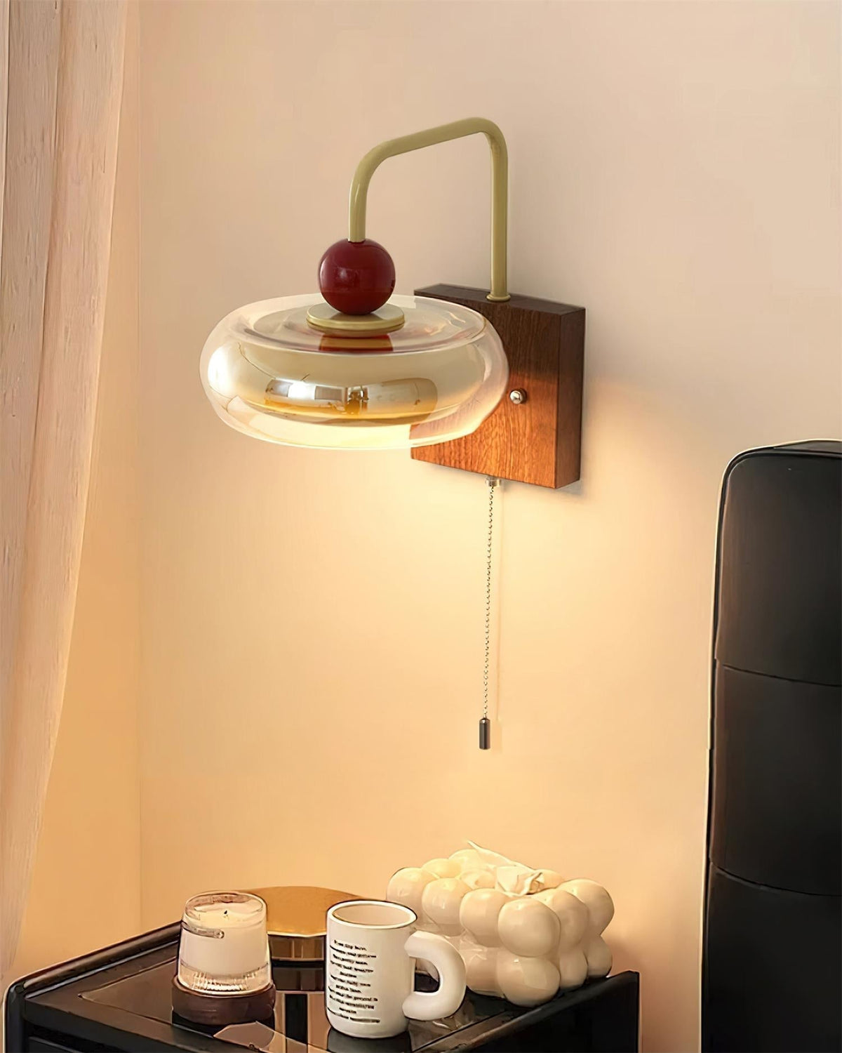 Lumiva vegglampi í retro-stíl úr gleri og viði með togkeðju