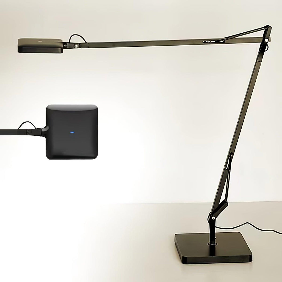 Tevenu industriell bordslampa i aluminium