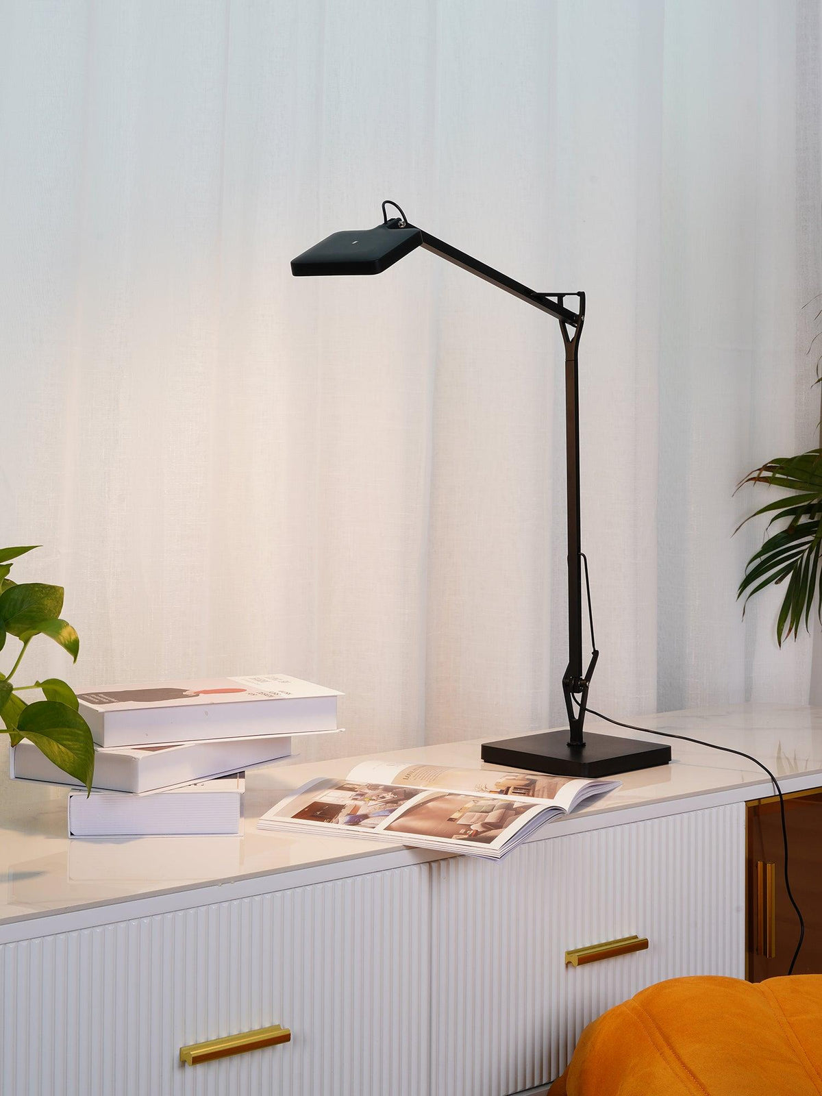 Tevenu industriell bordslampa i aluminium