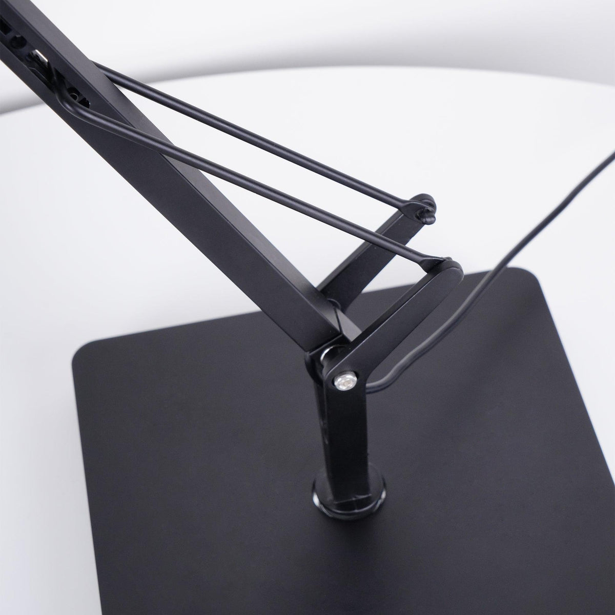 Tevenu industriell bordslampa i aluminium