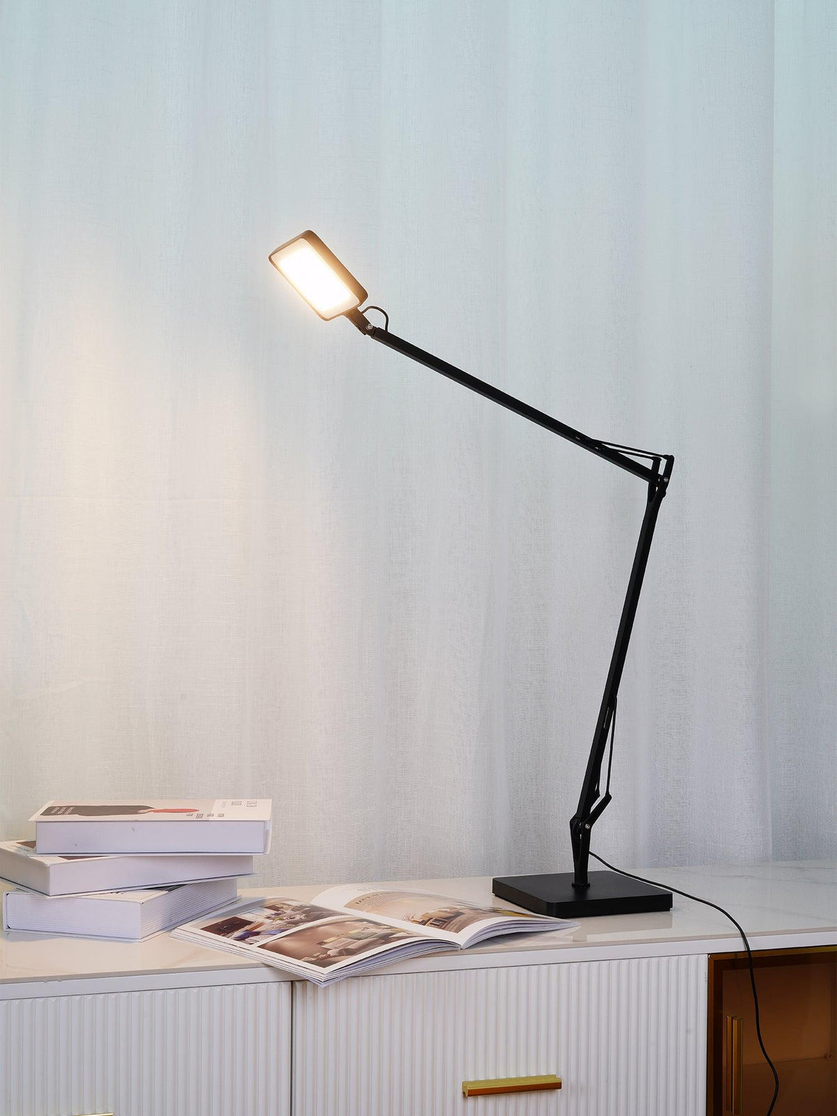 Tevenu industriell bordslampa i aluminium