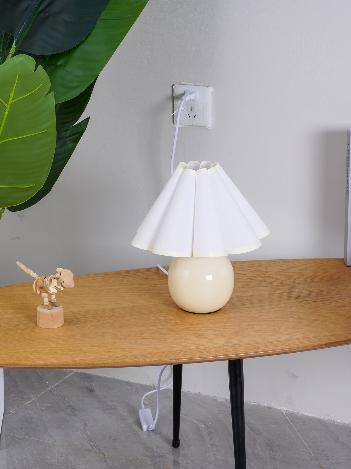 Nirixon lekfull bordslampa i tyg