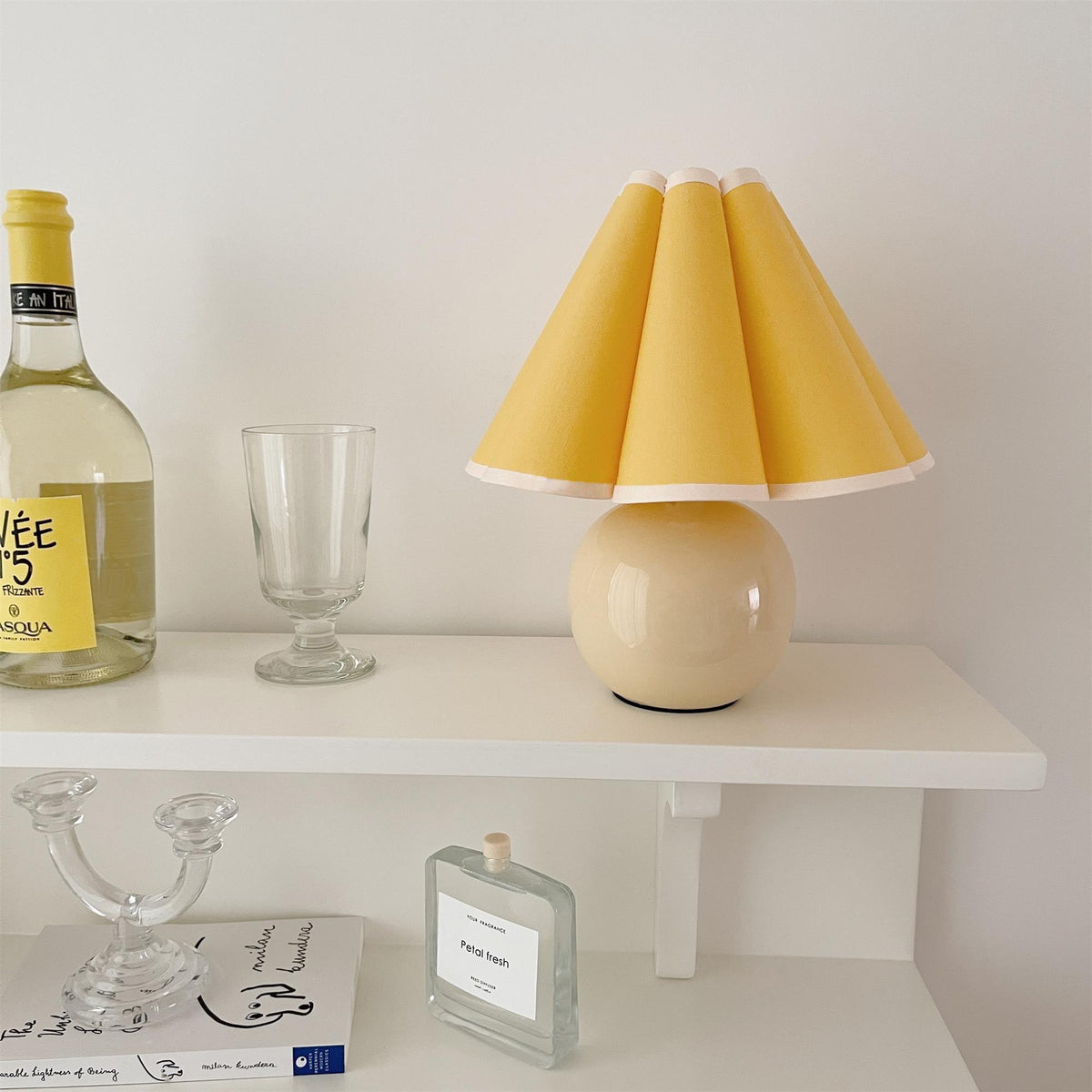 Nirixon lekfull bordslampa i tyg