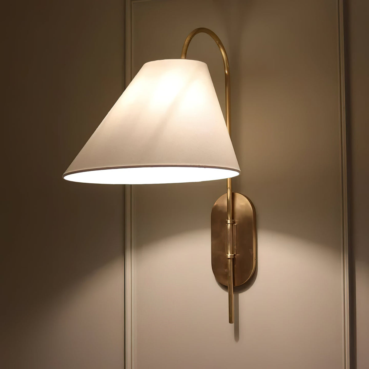 Nyphaiel vägglampa