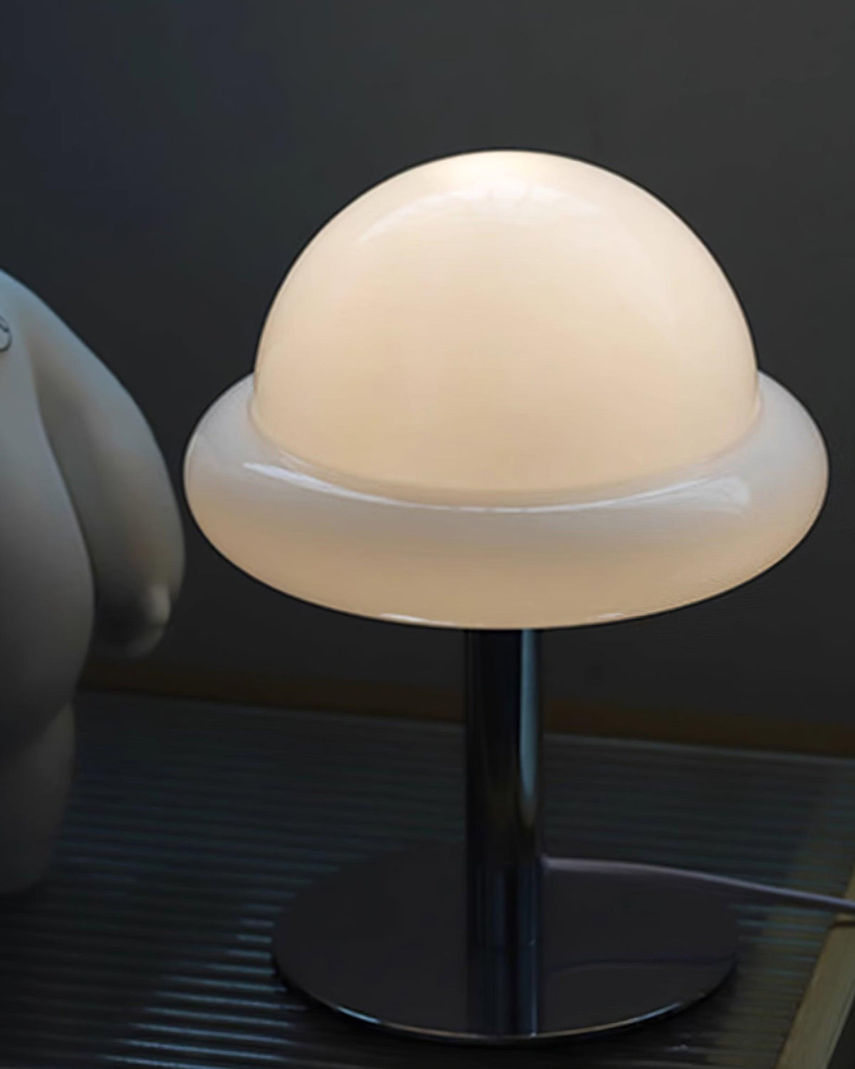 Eirisella Glass Table Lamp