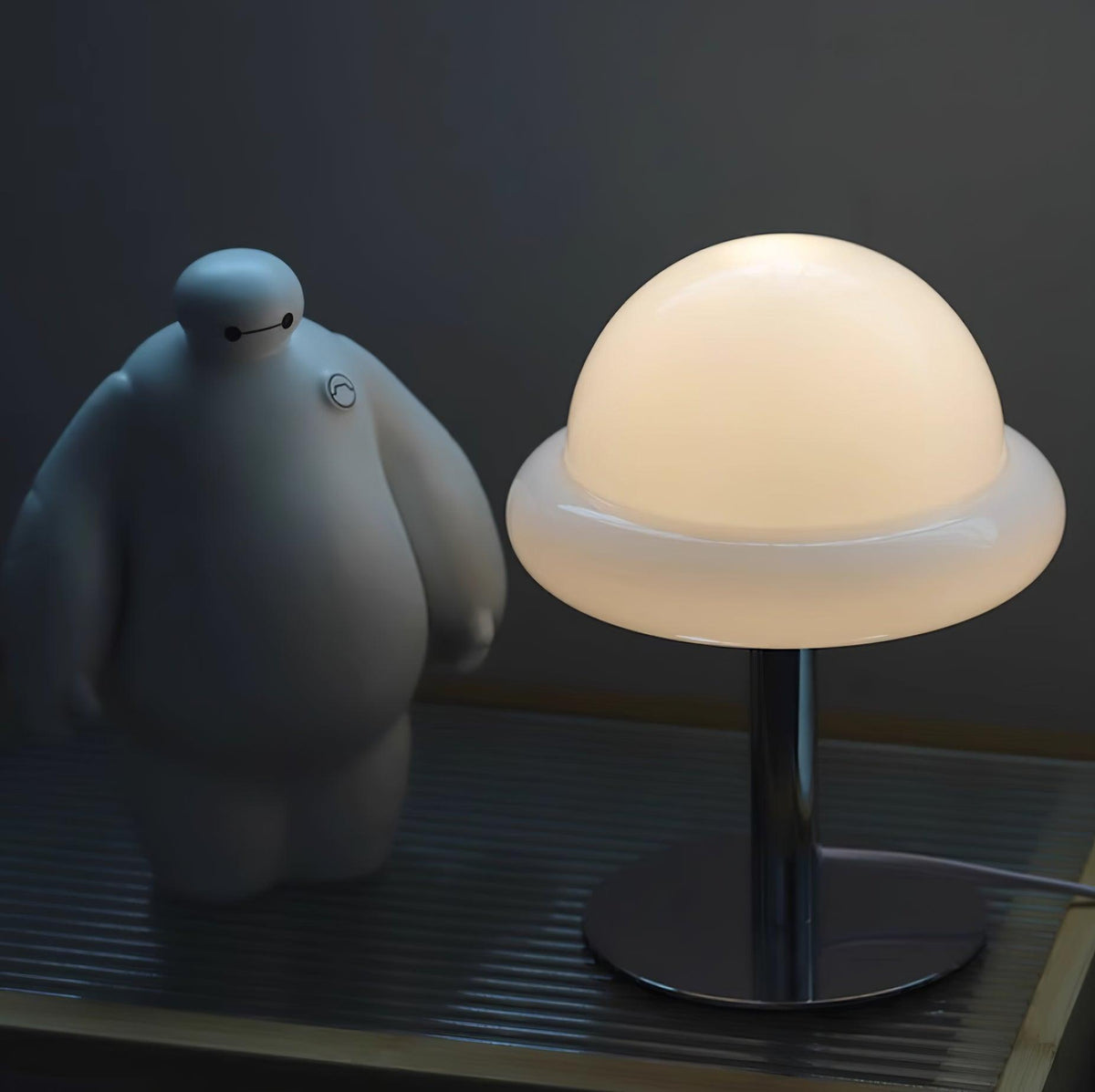 Eirisella Glass Table Lamp